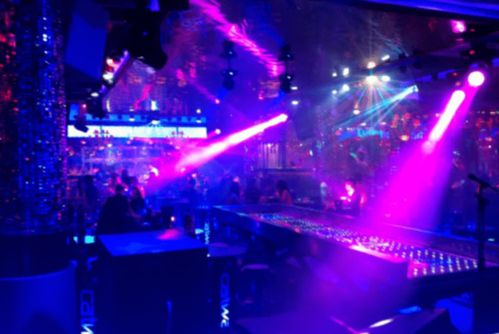 酒吧舞台灯光设计与技巧 营造氛围与提升表演的视觉艺术