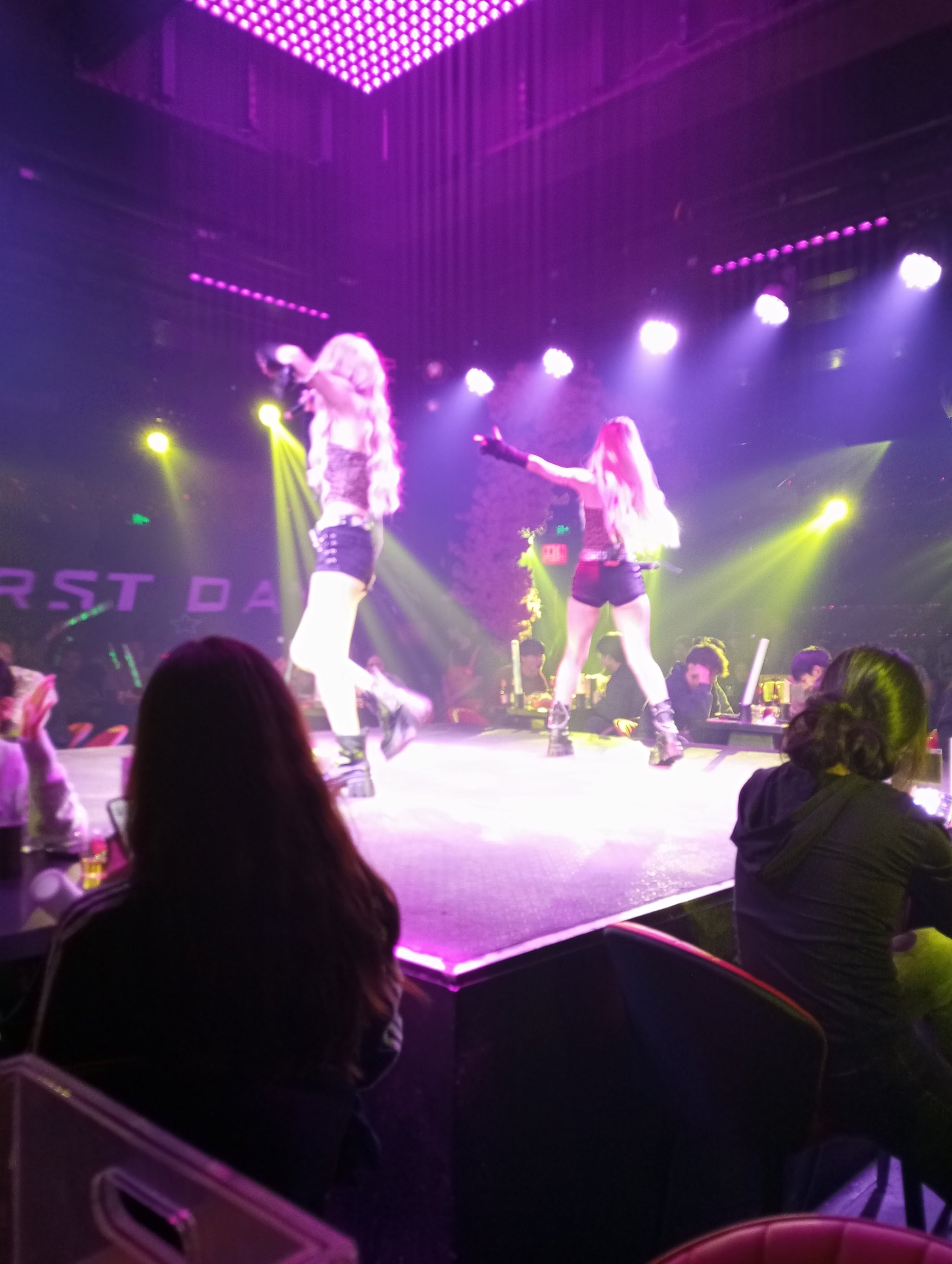 光影之舞 舞台灯光秀的艺术与技术